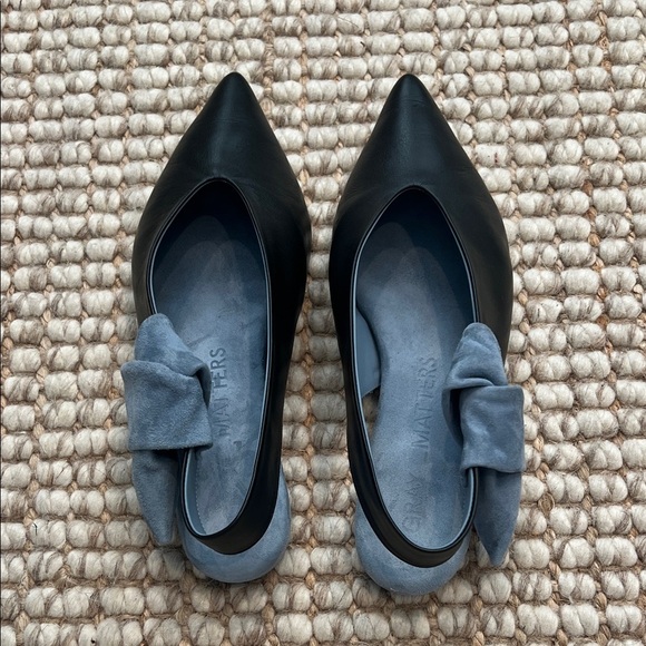 Gray Matters Black and Blue Leather Slingback Flats - Picture 4 of 8
